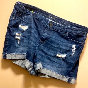 Jennifer Lopez Mid rise short